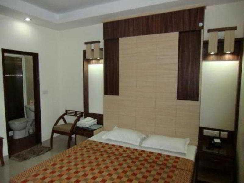 Hotel Aster Inn New Delhi Exterior foto